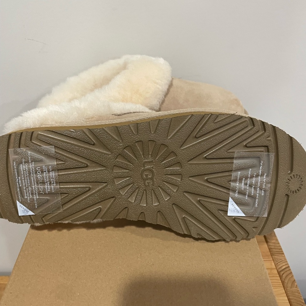 UGG | Cluggette Slippers Indoor Outdoor In Sand NEW In Box Size 8 - Picture 5 of 6